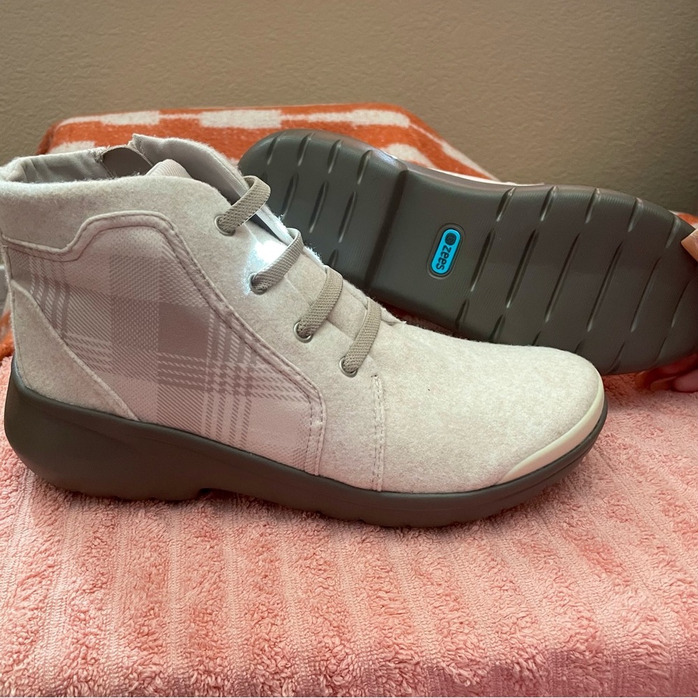 BZEES Boots
